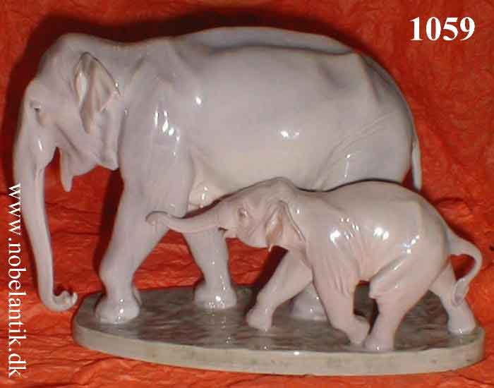 Elefantgruppe, - H. 32.0 cm. - 8500.-