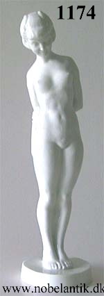 St�ende n�gen pige, - H. 28,0 cm. - 4400.-