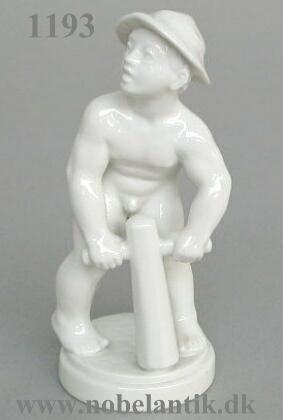 Brol�gger. H. 15.5 cm.  kr 650.-
