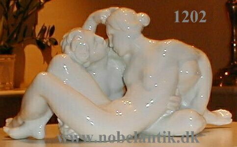 Ungt par, - L. 26.5 cm. - 5200.-