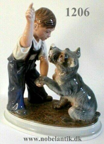 Dreng med hund - H. 28.5 cm. - 7400.-