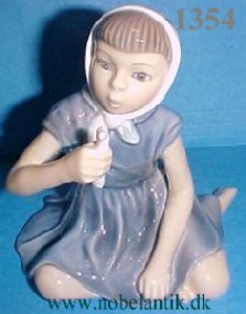Pige Jette nr. 1354. H. 10.5 cm. kr 2500.-